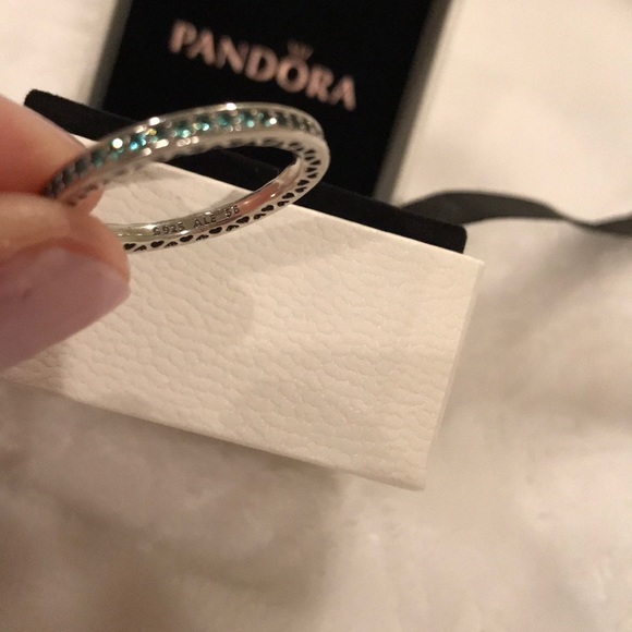 Radiant Hearts Of Pandora Ring Mint 